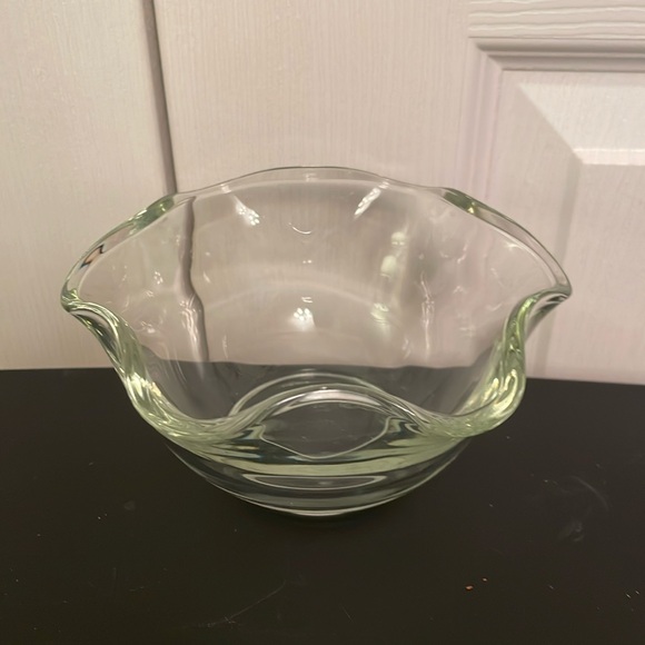 Vintage Indiana Green Tint Glass Bowl with Ruffled Rim - Picture 1 of 9
